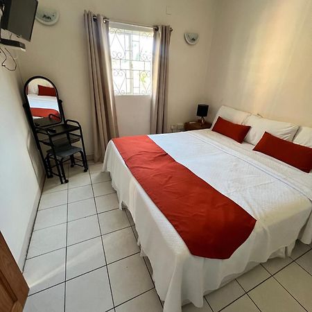 Bougainvillea Apartments St. George's Buitenkant foto