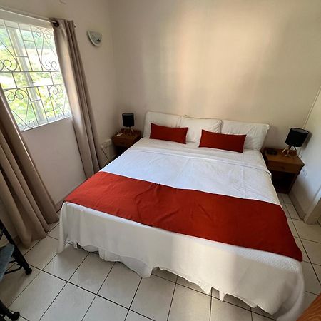 Bougainvillea Apartments St. George's Buitenkant foto