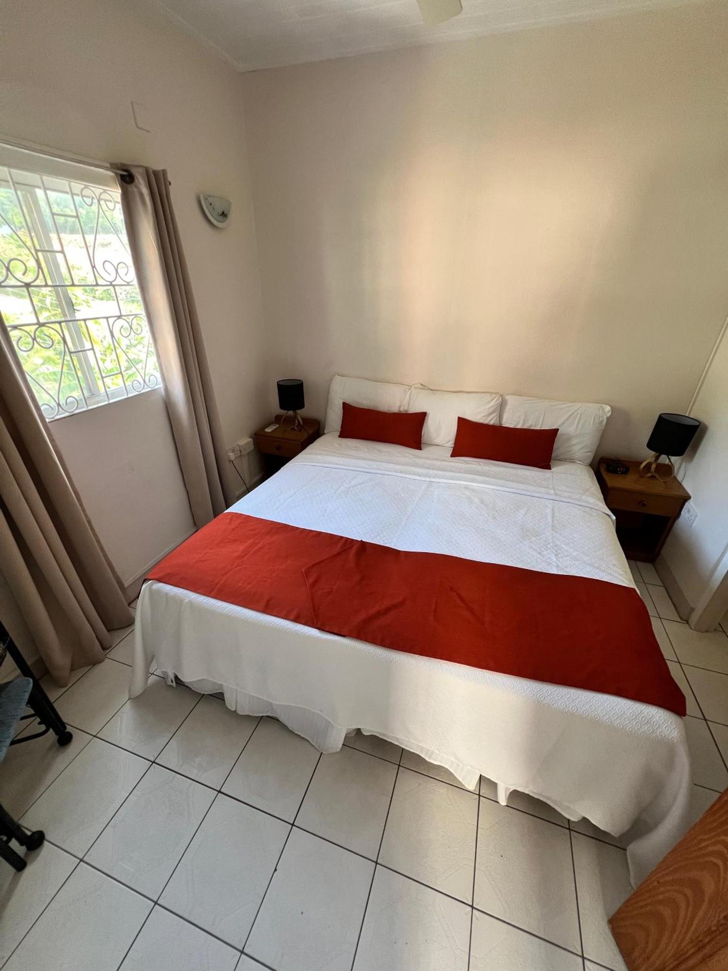 Bougainvillea Apartments St. George's Buitenkant foto