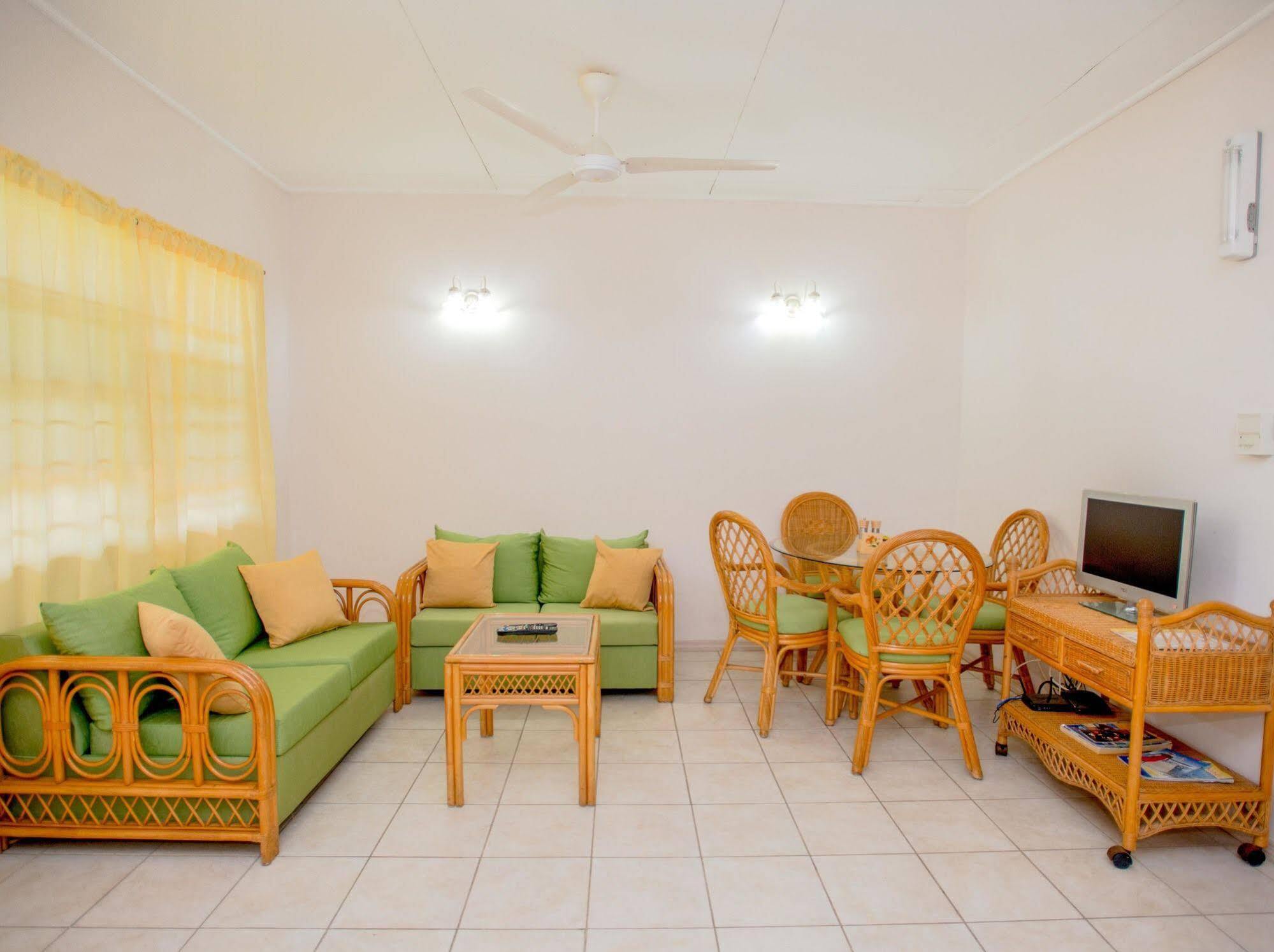 Bougainvillea Apartments St. George's Buitenkant foto