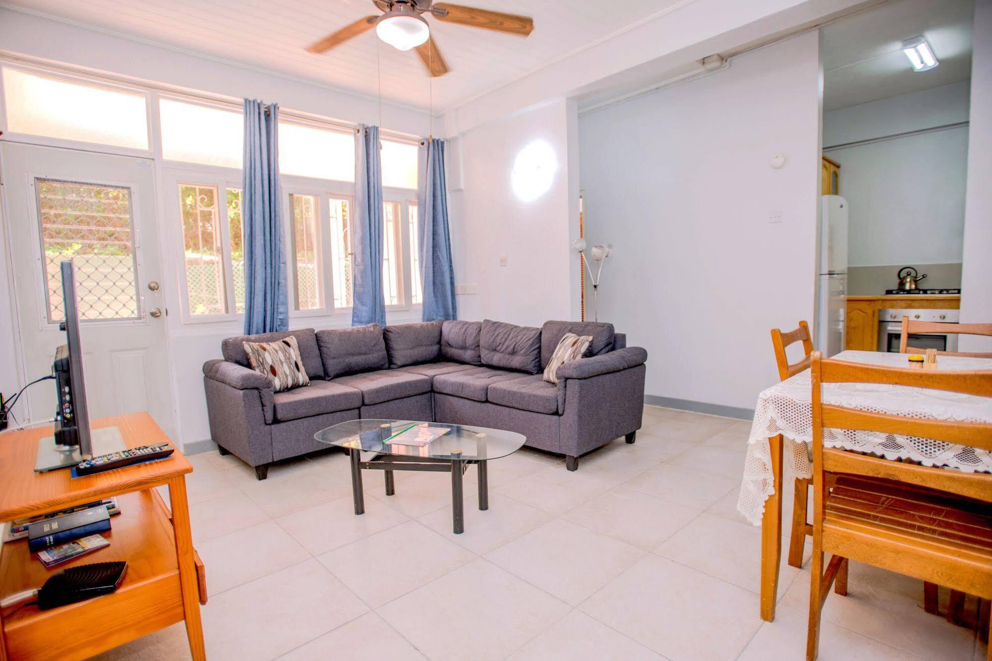 Bougainvillea Apartments St. George's Buitenkant foto