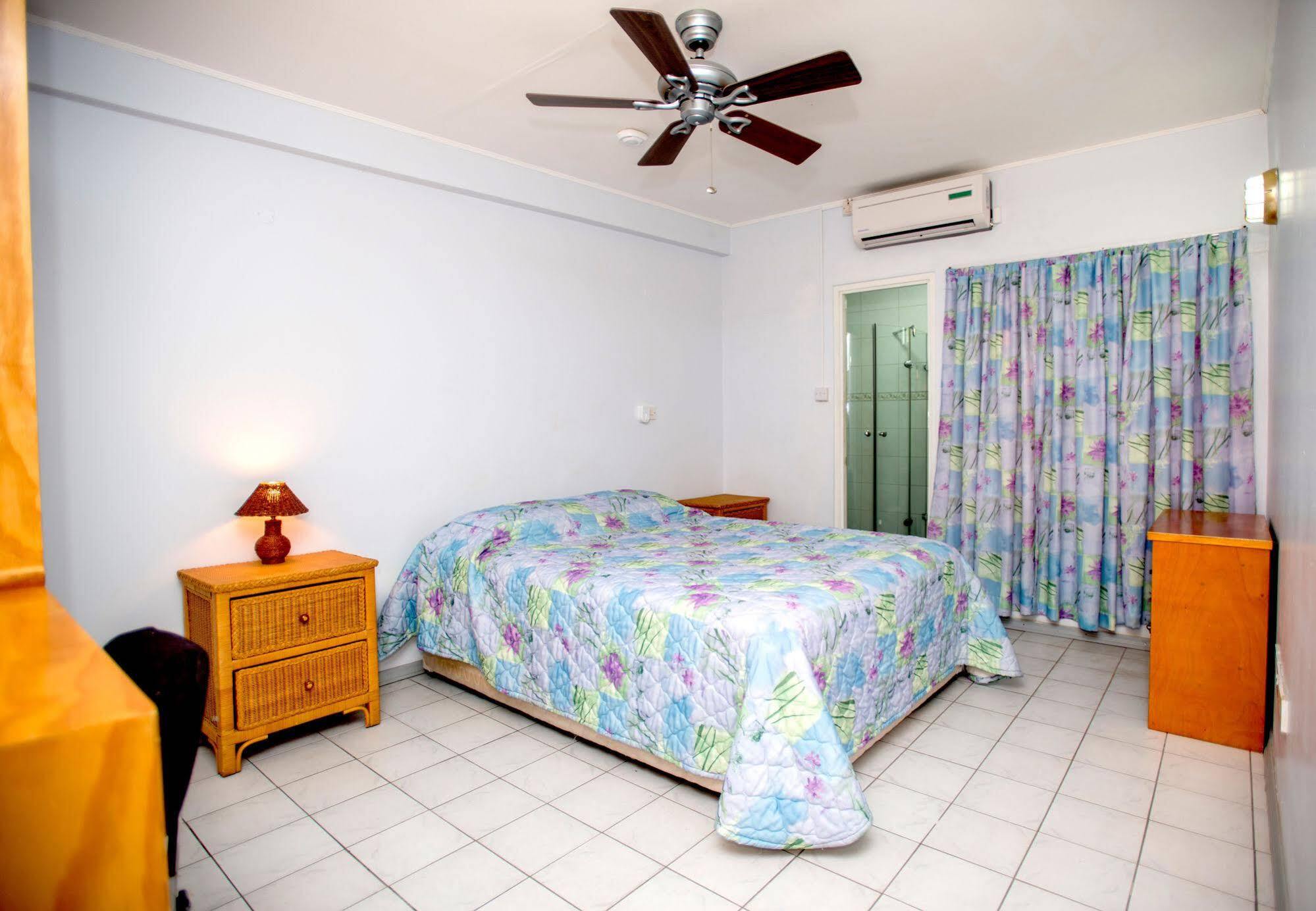 Bougainvillea Apartments St. George's Buitenkant foto