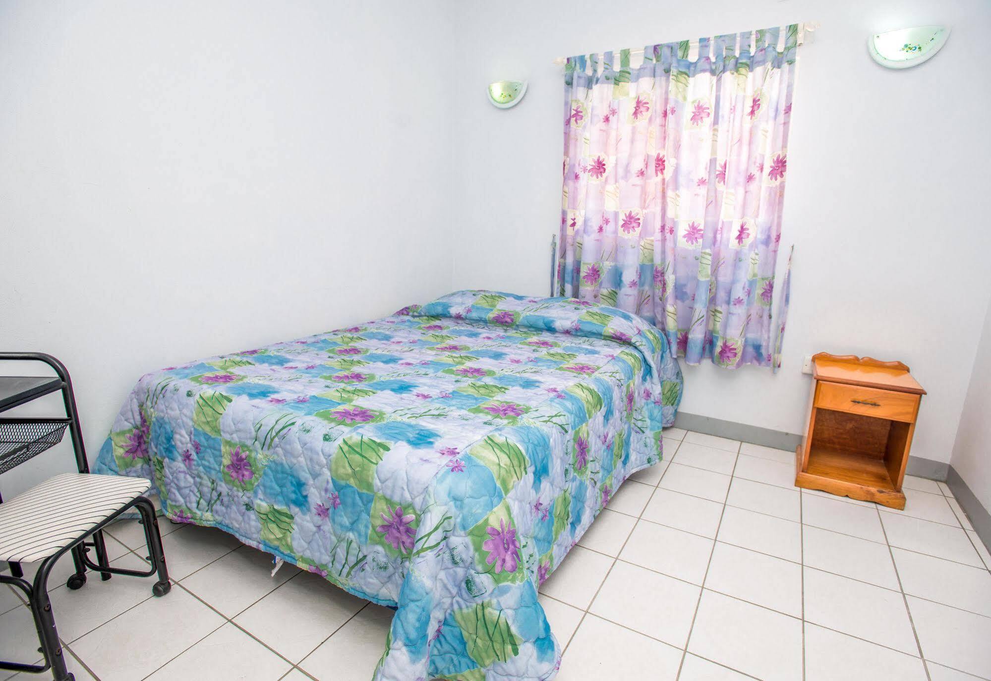 Bougainvillea Apartments St. George's Buitenkant foto