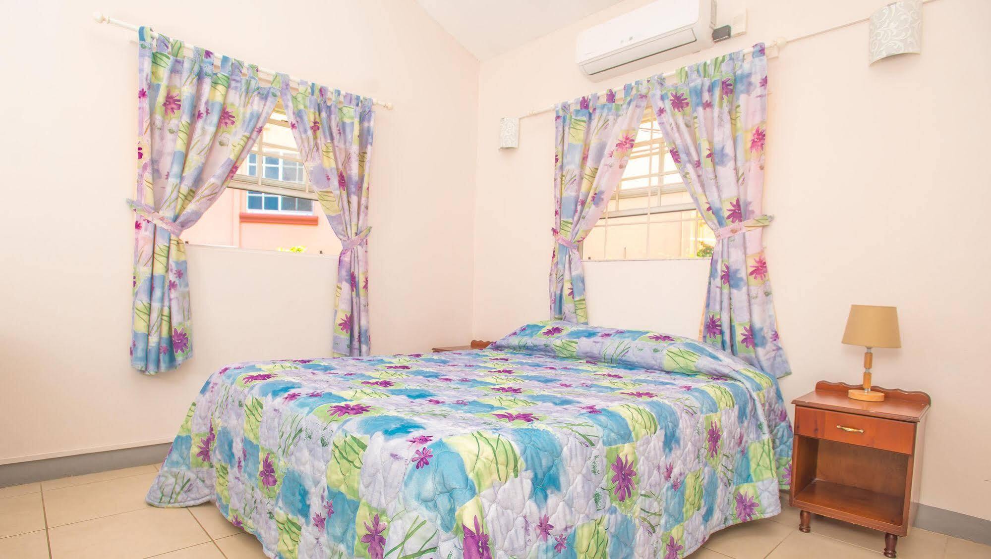 Bougainvillea Apartments St. George's Buitenkant foto